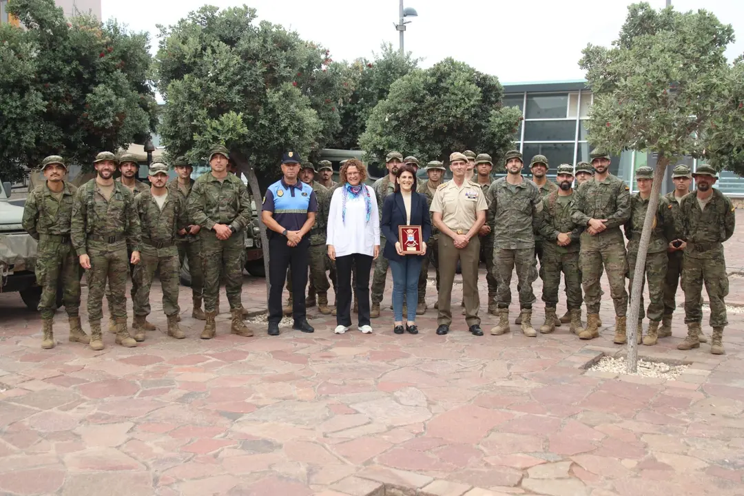 Ana Dorta visita a la Brigada Canarias XVI
