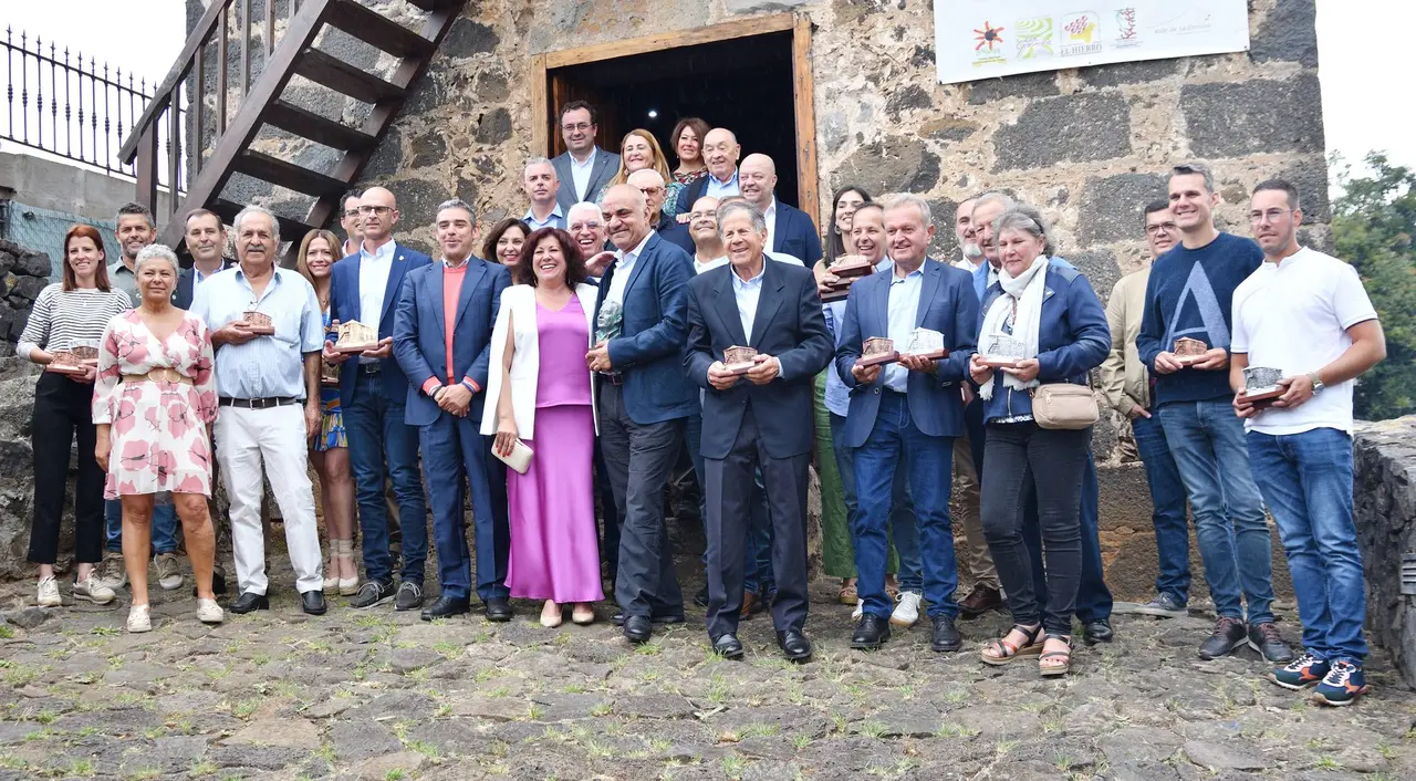 2 premios ALH&Oacute;NDIGA
