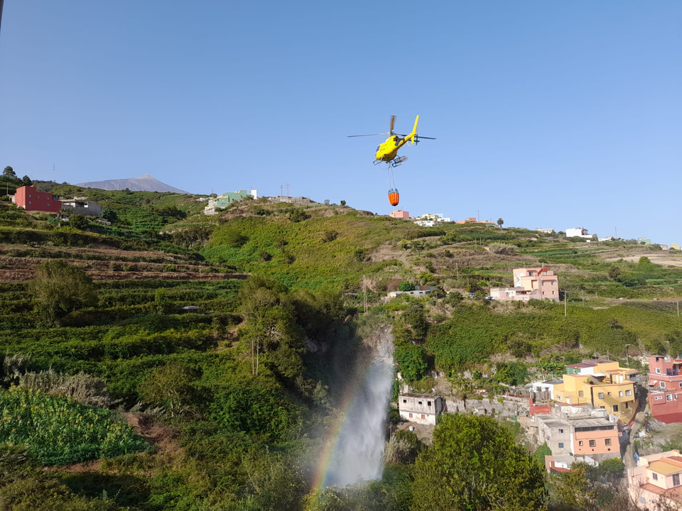 Incendios-Los Realejos-Helic&oacute;ptero Brifor