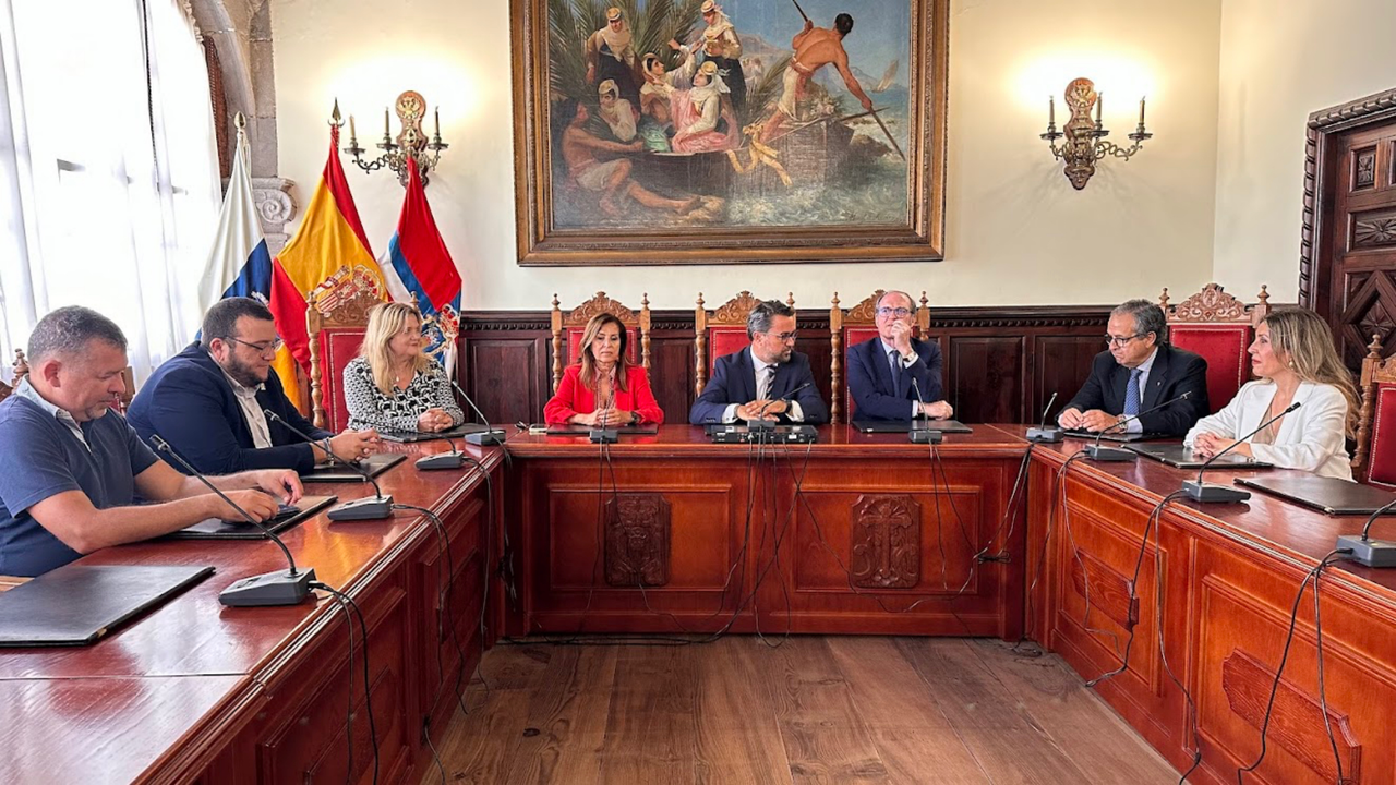 foto detalle recepci&oacute;n sal&oacute;n de Plenos Defensor del Pueblo y Diputaci&oacute;n del Com&uacute;n 2(1)