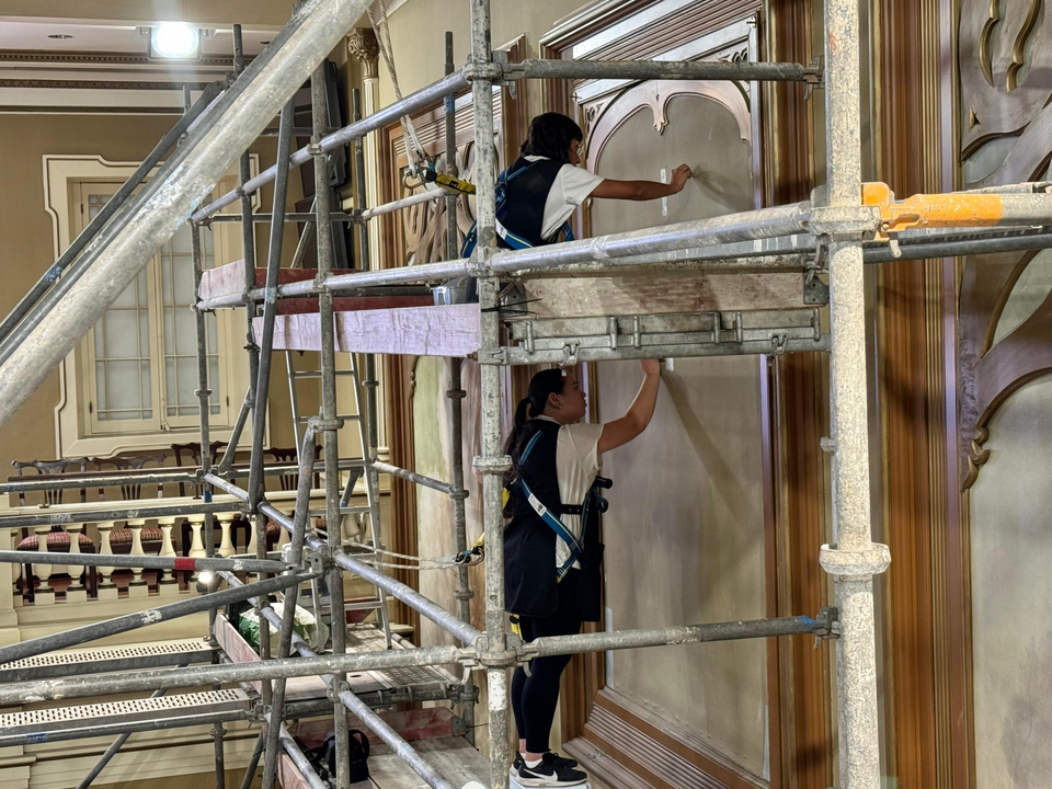 Restauraci&oacute;n de un lienzo oculto durante d&eacute;cadas en el sal&oacute;n de plenos_8794