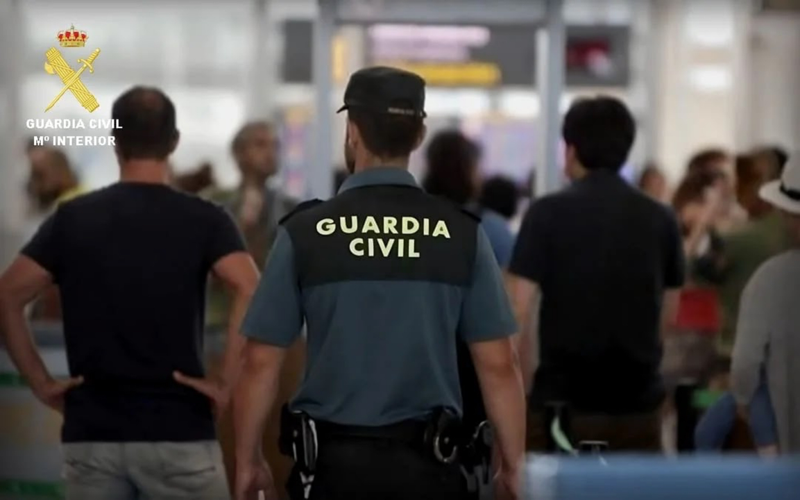 Guardia Civil aeropuerto 01LC-2(1)