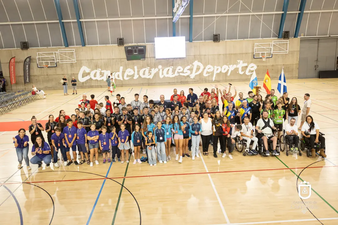 J&oacute;venes deportistas durante la Gala del Deporte de Candelaria.