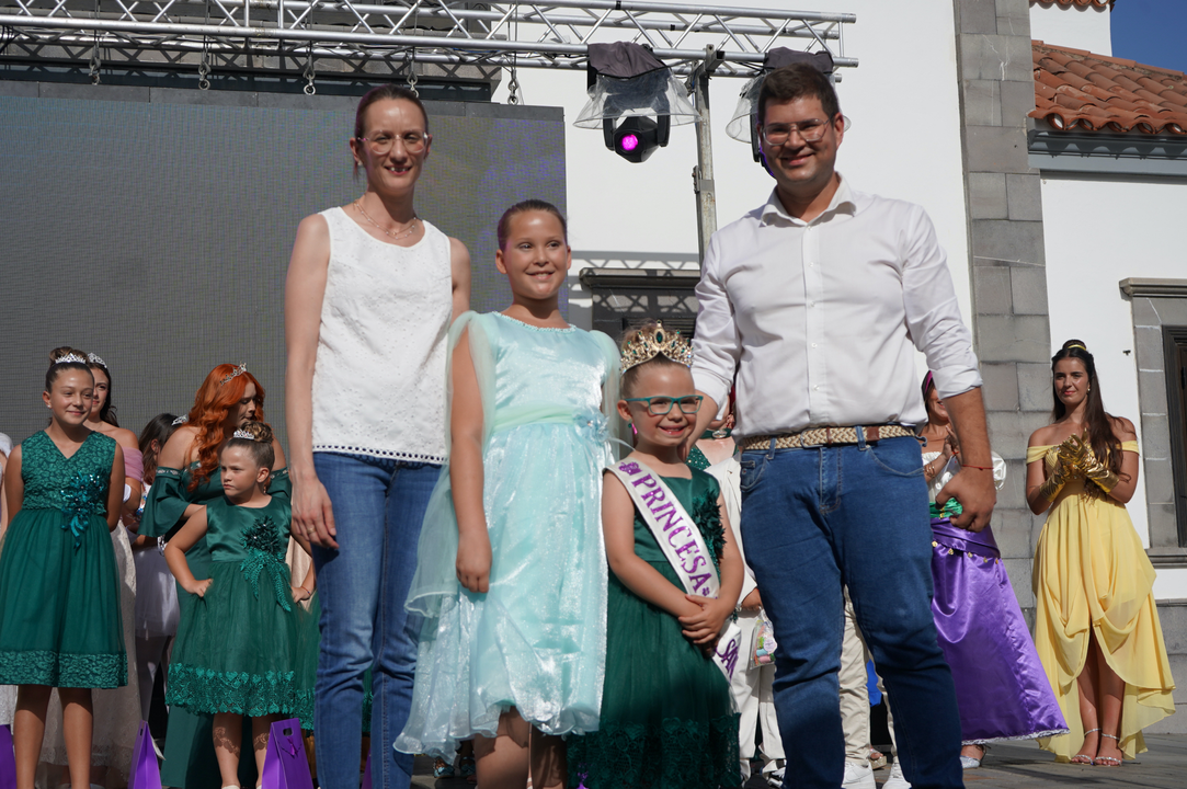 Foto de la nueva Reina Infantil de las fiestas de San Pedro 2025(1)