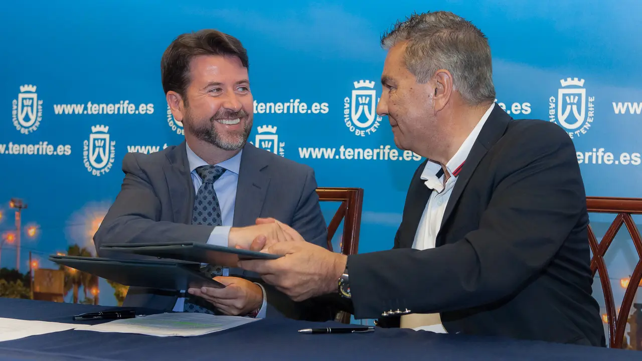 Firma-convenio Cabildo y Adeje/Tony Cuadrado Freelancer