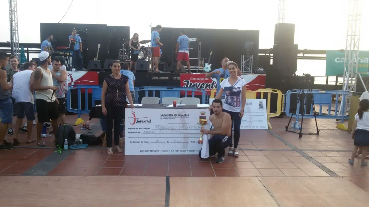 Foto de entrega del premio al primer clasificado