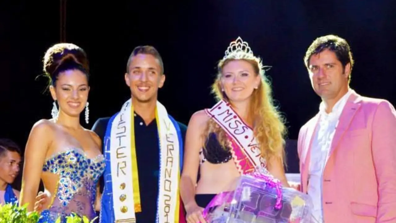 Miss y Mister Verano 2015 junto al Alcalde