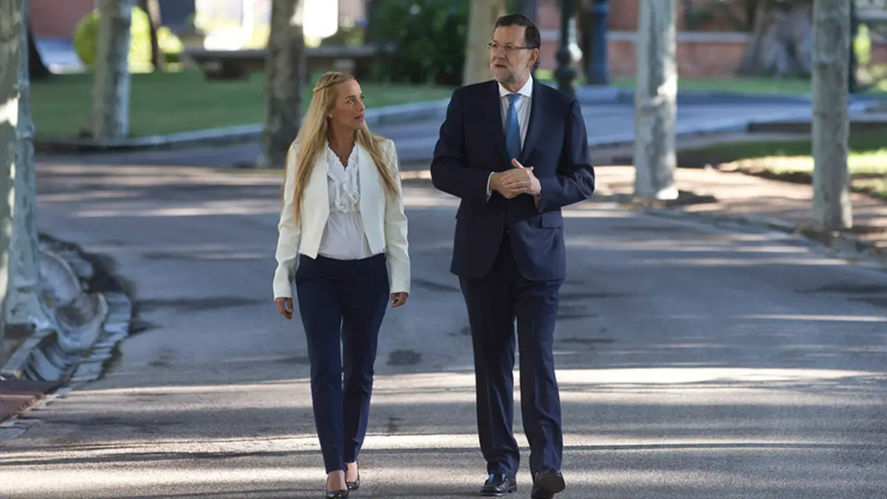 17/09/2015Madrid, Espa&Atilde;&plusmn;a El Presidente del Gobierno, Mariano Rajoy, recibe en La Moncloa a Lilian Tintori, esposa del opositor venezolano Leopoldo L&Atilde;&sup3;pez.Fotograf&Atilde;&shy;a: Diego Crespo / MoncloaPresidencia del Gobierno