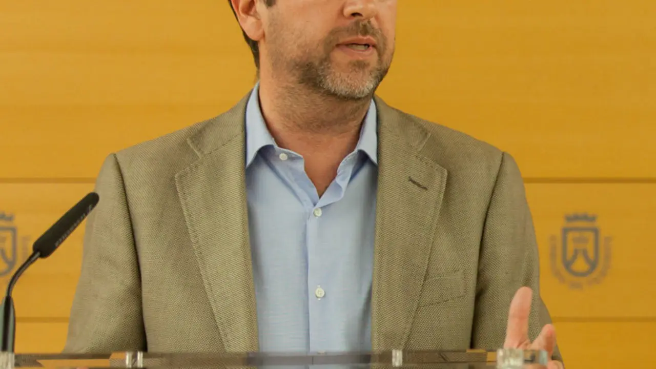 Firma del pacto CC-PSOE/Foto: Tony Cuadrado/Freelancer