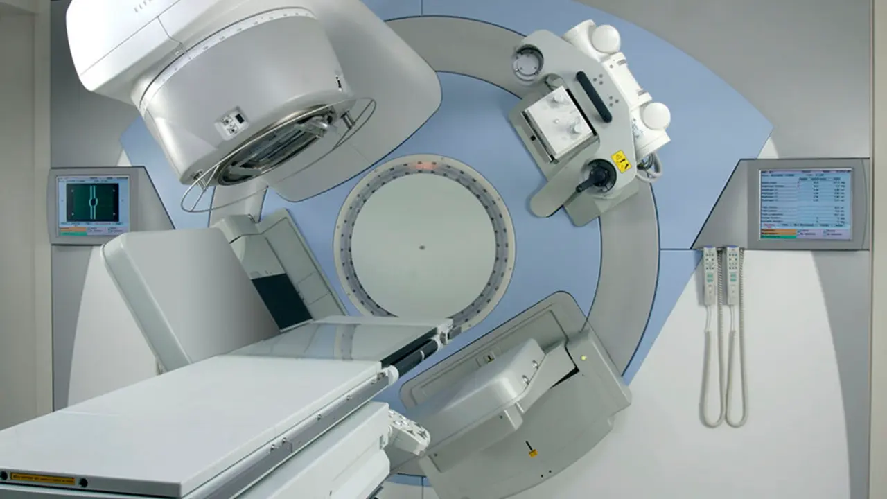 acelerador-lineal-particulas-radioterapia-guiada-por-imagen-mesa-posicionamiento-robotizado-70692-129061