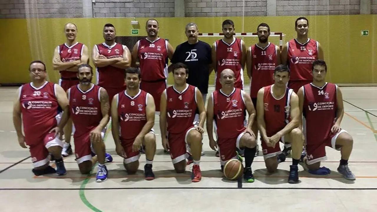 Foto plantilla del C.B.Ihode de Arguayo para la temporada 2015-2016