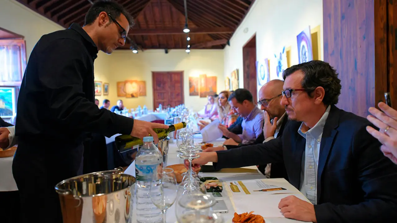Enomac-presentaci&oacute;n vinos 01
