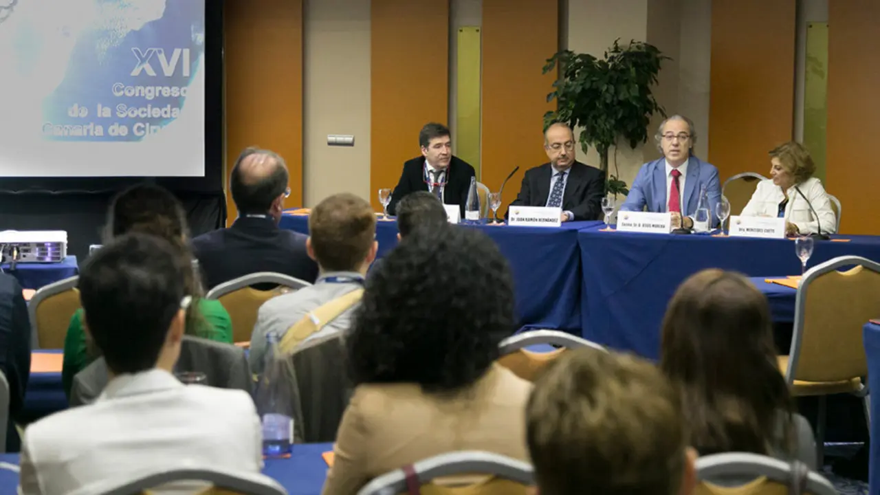 Instante de la apertura oficial del XV Congreso de la Sociedad Canaria de Cirug&iacute;a en Tenerife