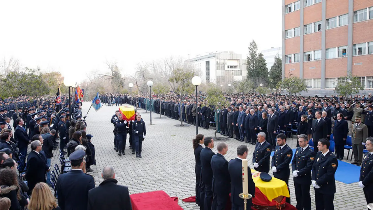 reyes_funeral_policia_20151215_17