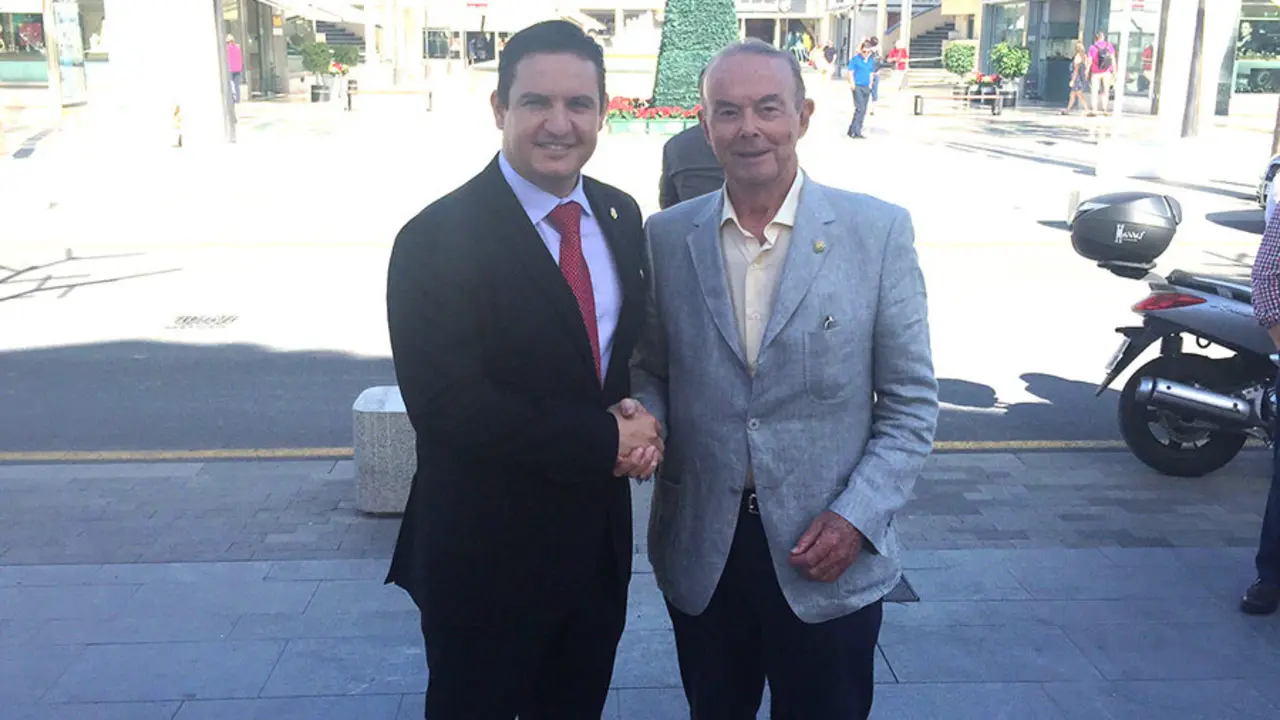 firma_convenio_AECC
