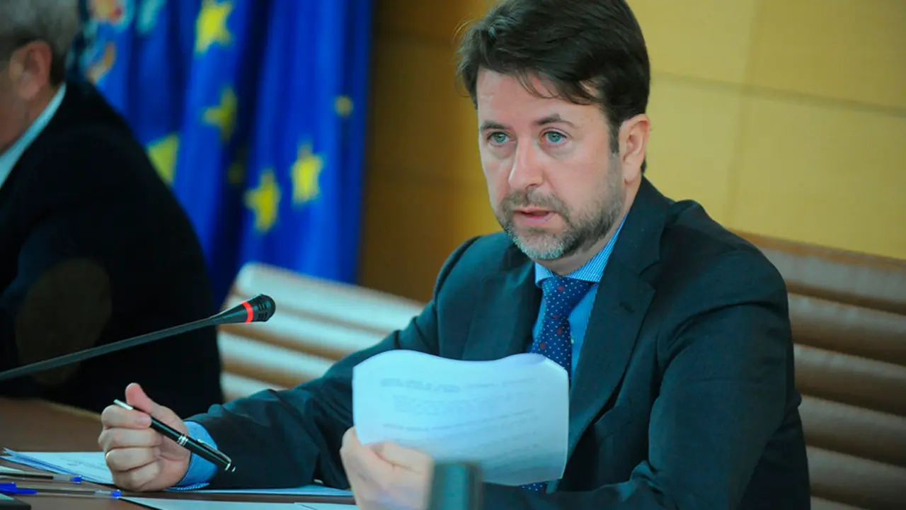 CARLOS ALONSO