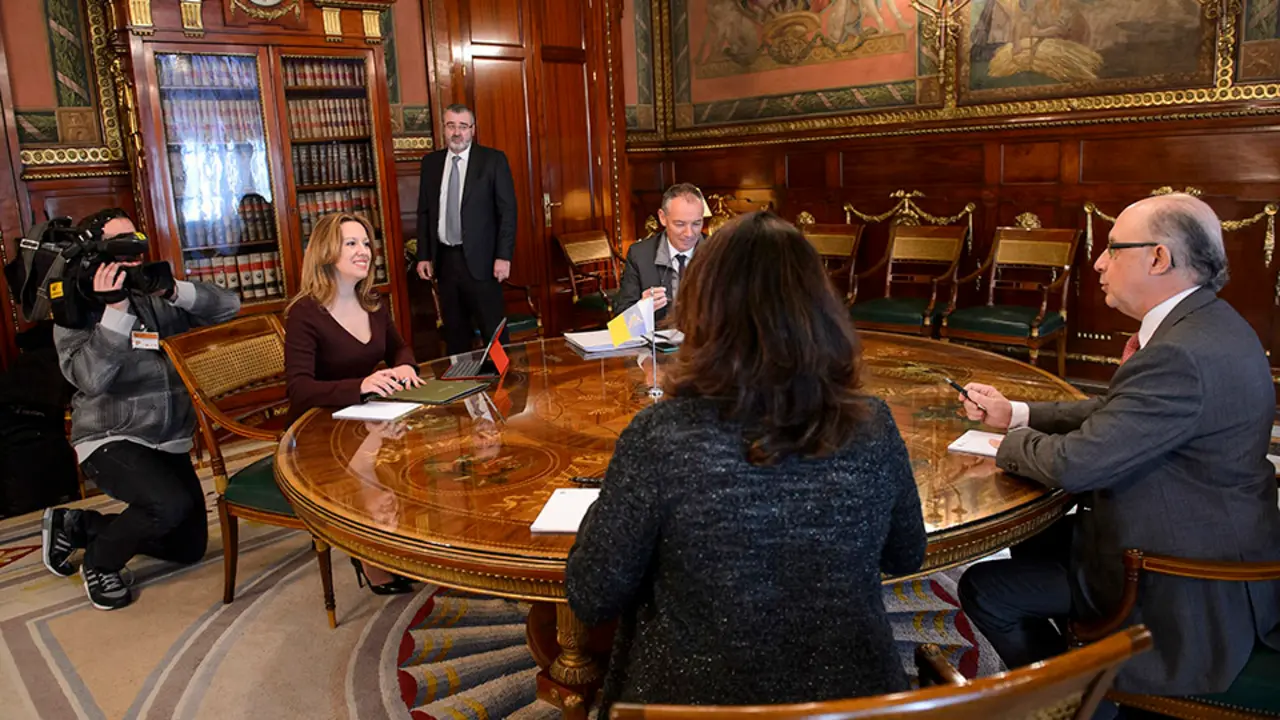 Reuni&oacute;n Rosa D&aacute;vila-Crist&oacute;bal Montoro (3)