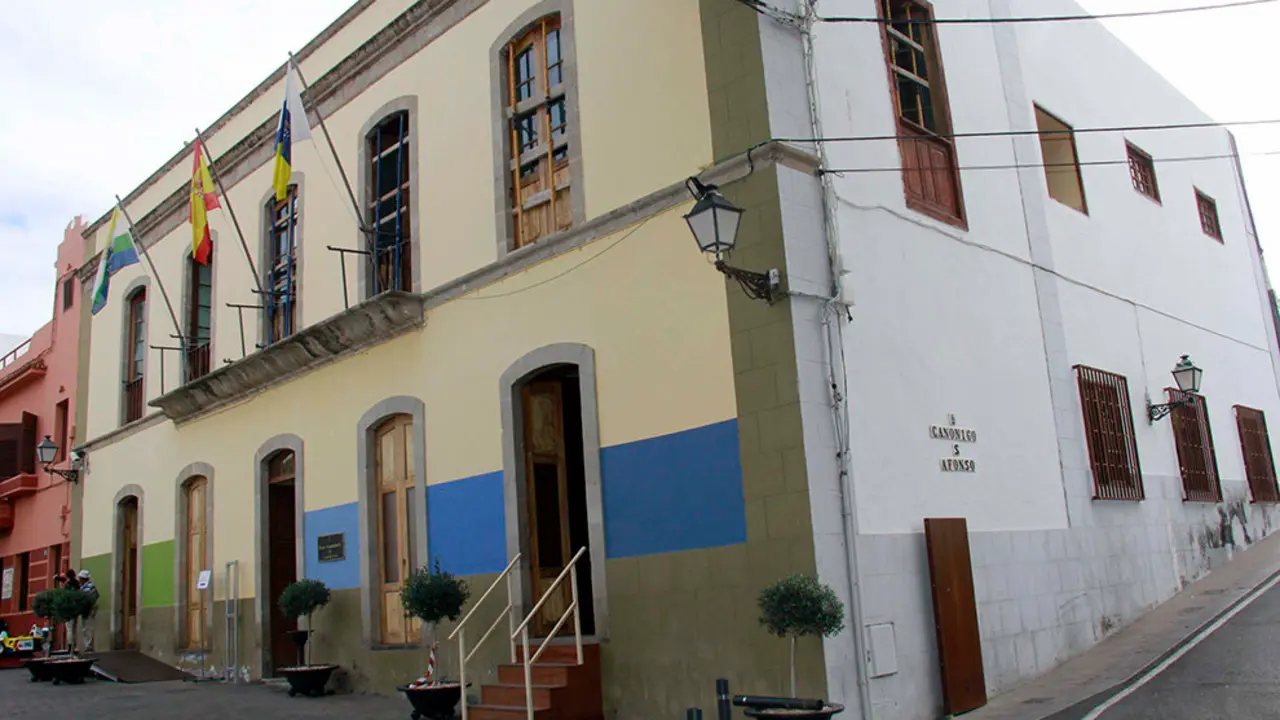 Edificio principal del Ayuntamiento de Gu&iacute;a de Isora en obras