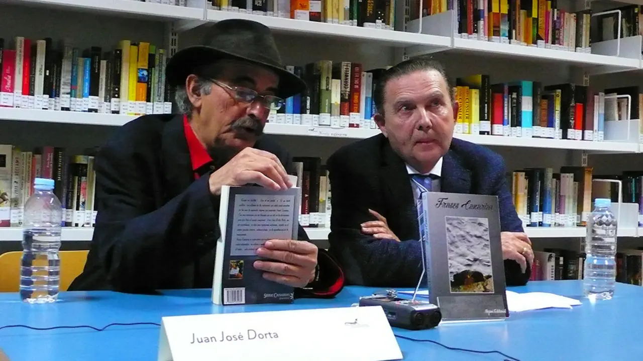 JUAN JOS&Eacute; DORTA PRESENTO SU LIBRO EN COMPA&Ntilde;&Iacute;A DE ZENAIDP HERNANDEZ