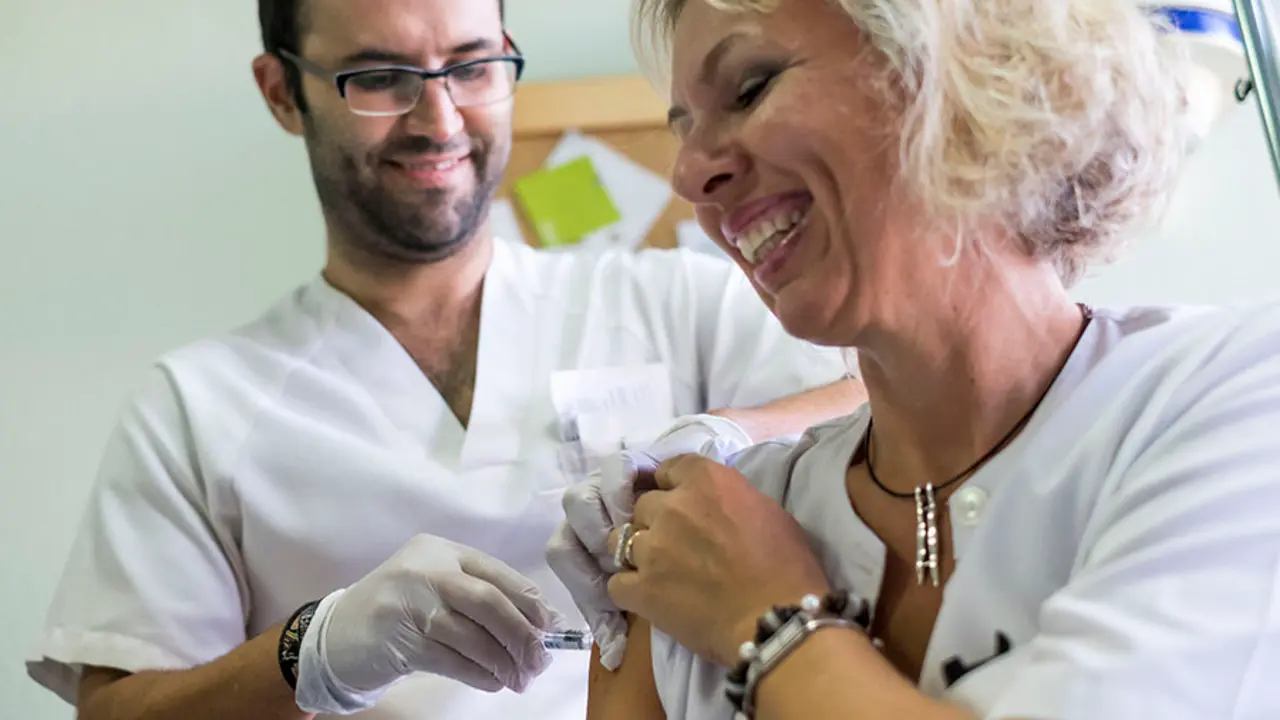 Las Palmas de Gran Canaria (15.10.15) Comienzo de la Campa&ntilde;a de Vacunaciones 2015, en el Centro de Salud Barrio Atl&aacute;ntico. GOBCAN/Angel Medina G.
