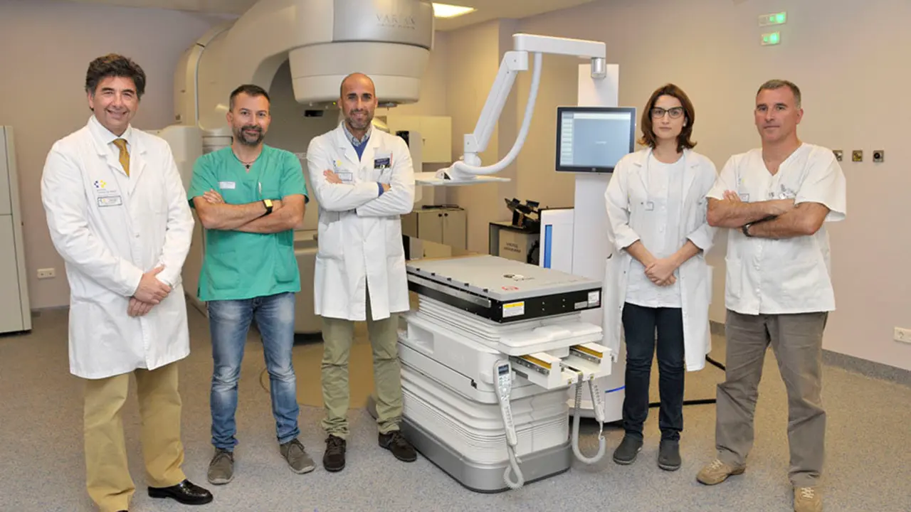 Equipo de profesionales que realiz&oacute; el primer tratamiento con este sistema de GPS