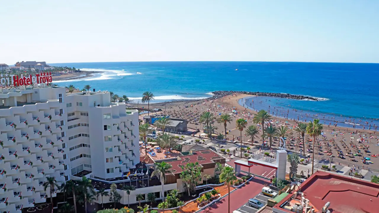 EXTERIOR & PLAYA DE TROYA