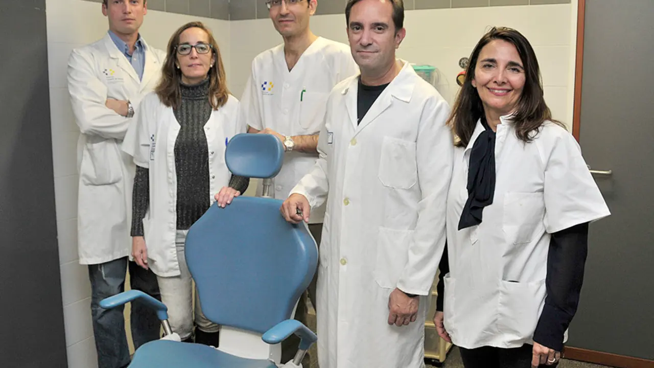 Equipo de neurociujanos y otorrinolaring&oacute;logos que realiza esta t&eacute;cnica