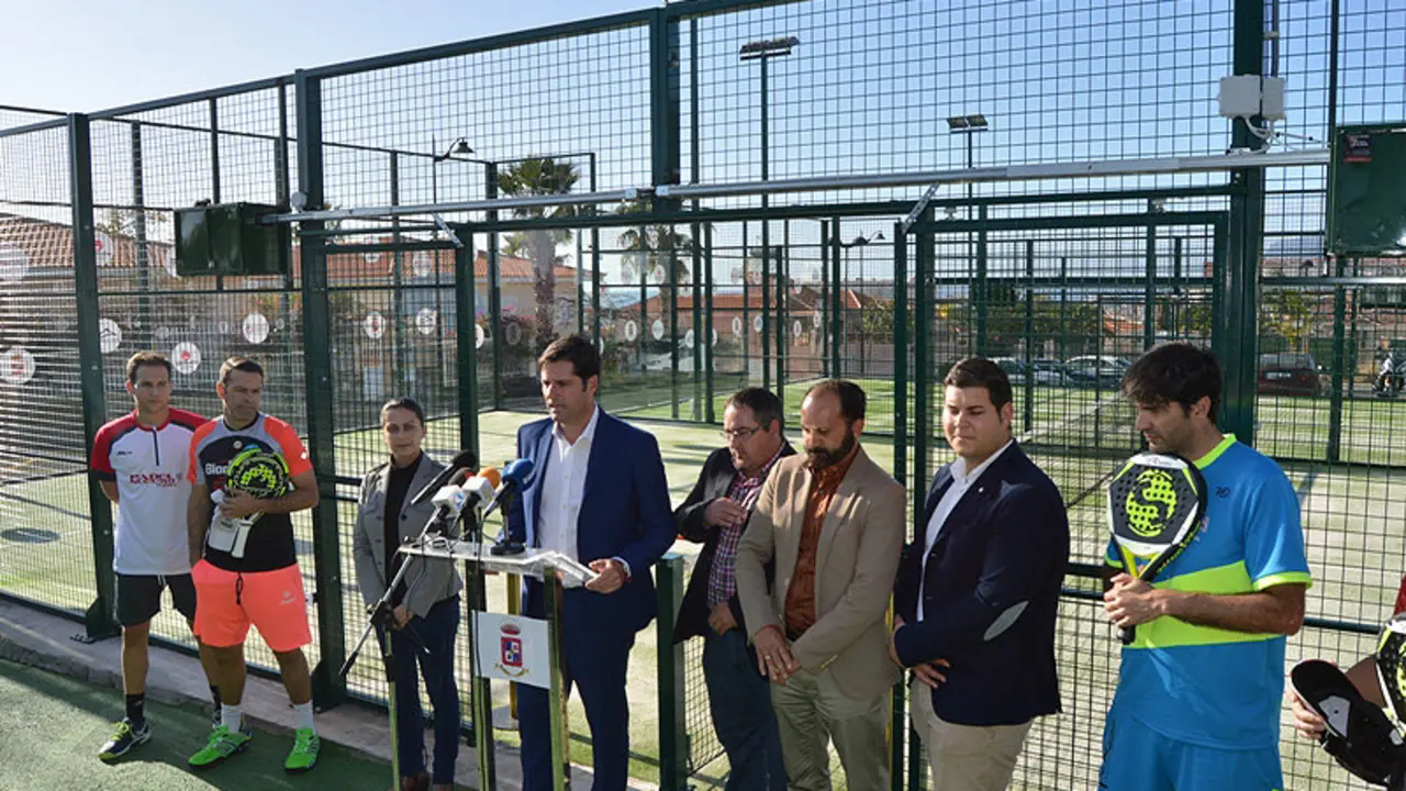 Momento inauguraci&oacute;n pistas de p&aacute;del