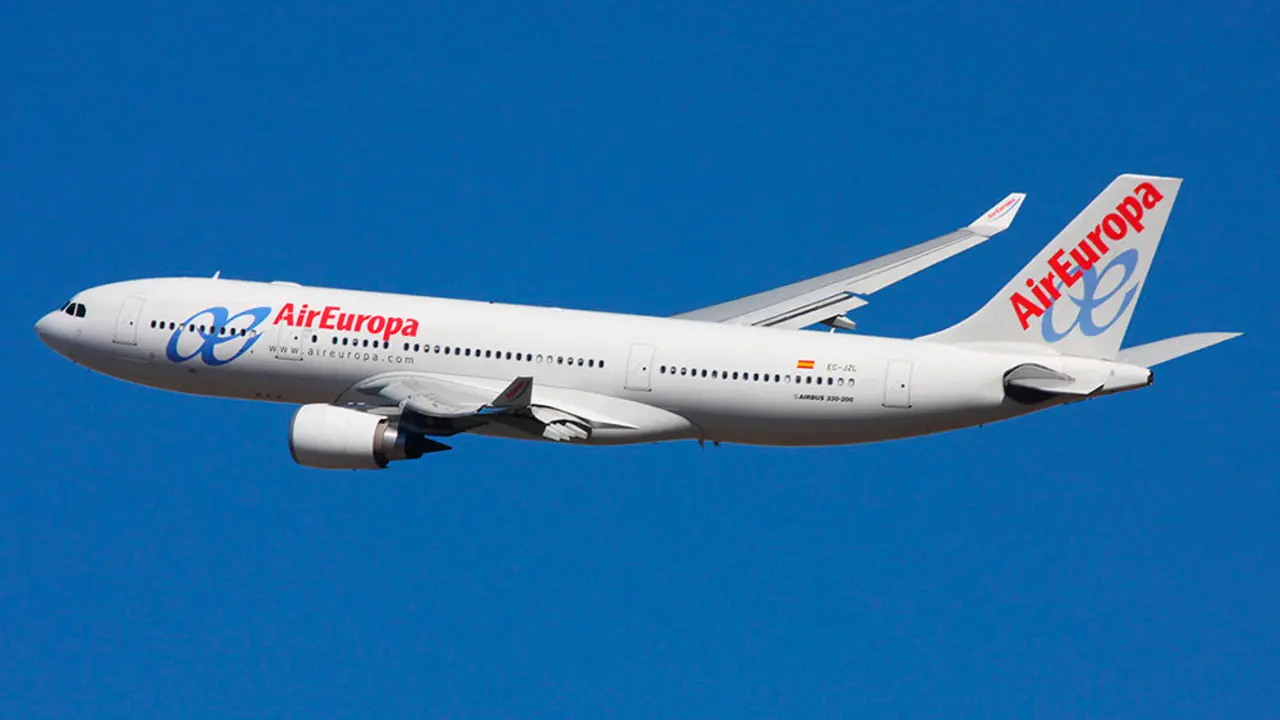 ec-jzl-air-europa-airbus-a330-202_PlanespottersNet_125337
