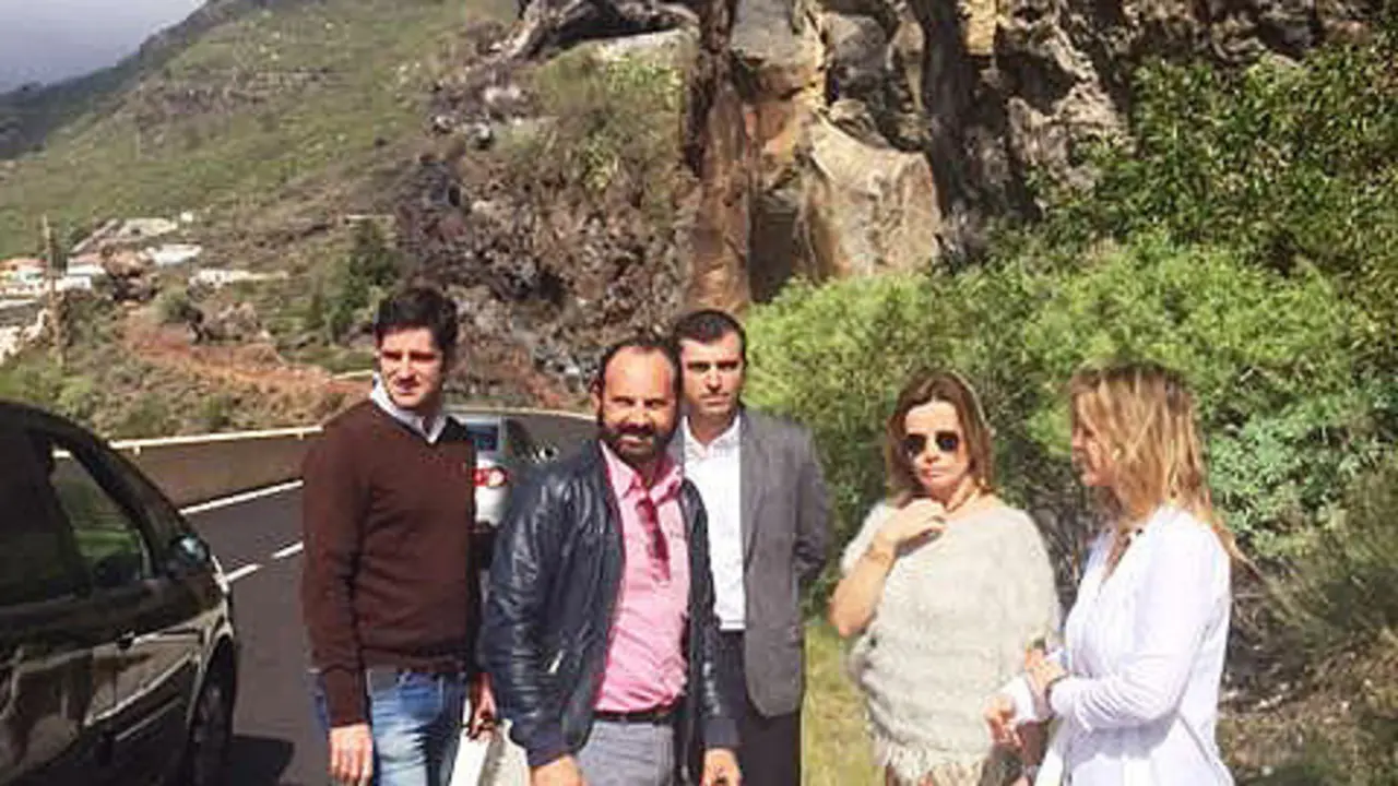 Alcalde, Primer Teniente de Alcalde y miembros del PP en el Cabildo en una reciente visita