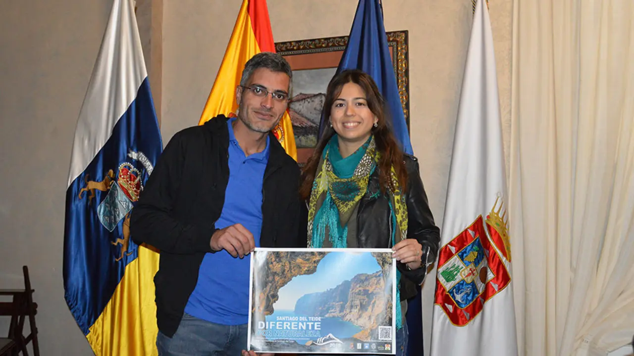 La concejala de Juventud junto al representante del Aula Rambla de Castro