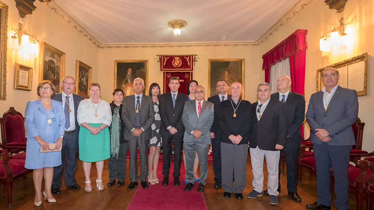 El Presidente D. Fernando Clavijo Batlle acude a la entrega de premios Viera y Clavijo en el Instituto Cabrera Pinto de La Laguna  , acompa&ntilde;ado de la Consejera de Educaci&oacute;n  Soledad Monzon y el Alcalde de La Laguna Jose Alberto Diaz a 13 de Abril del  2016. (Foto: Manuel L&eacute;rida/Presidencia GobCan)