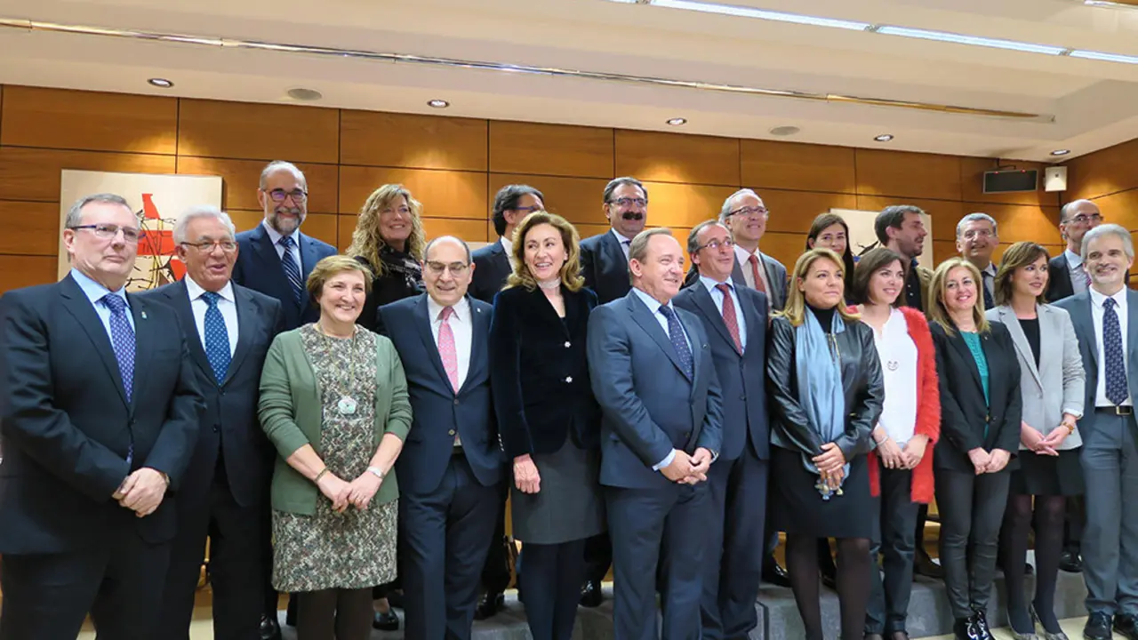 Foto de familia antes de la reuni&oacute;n