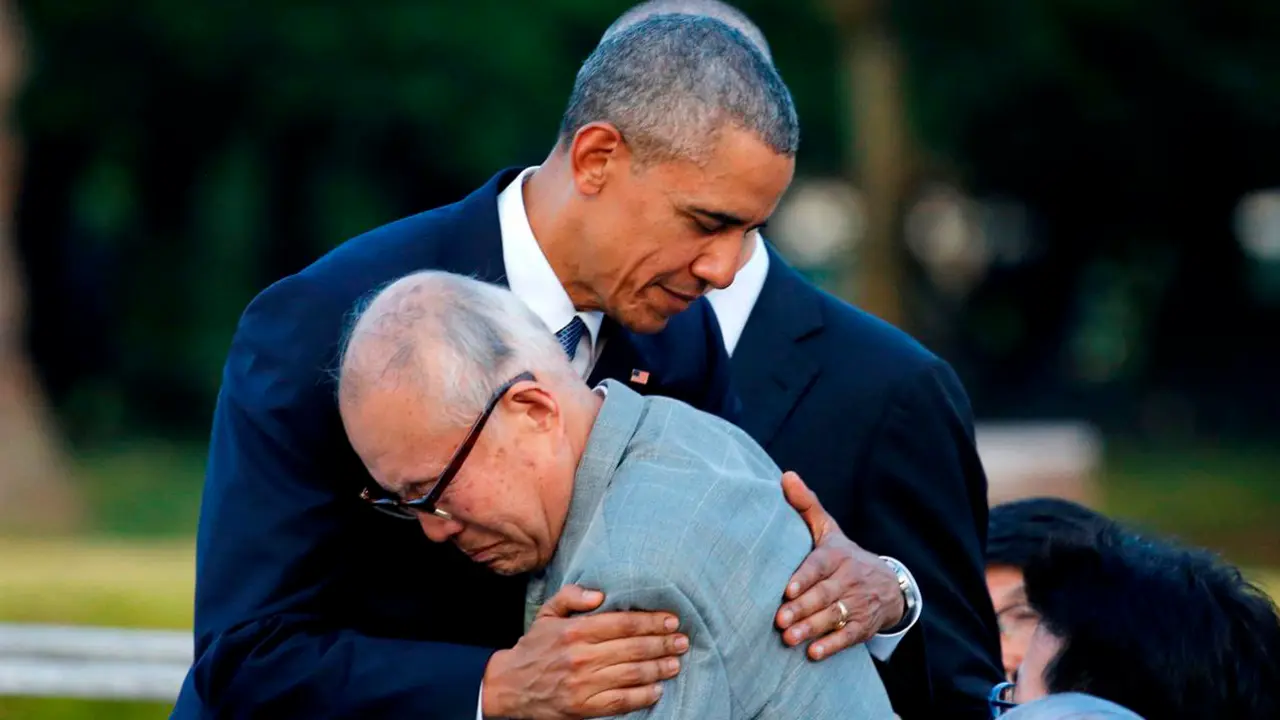 OBAMA CON UN SUPERVIVIENTE
