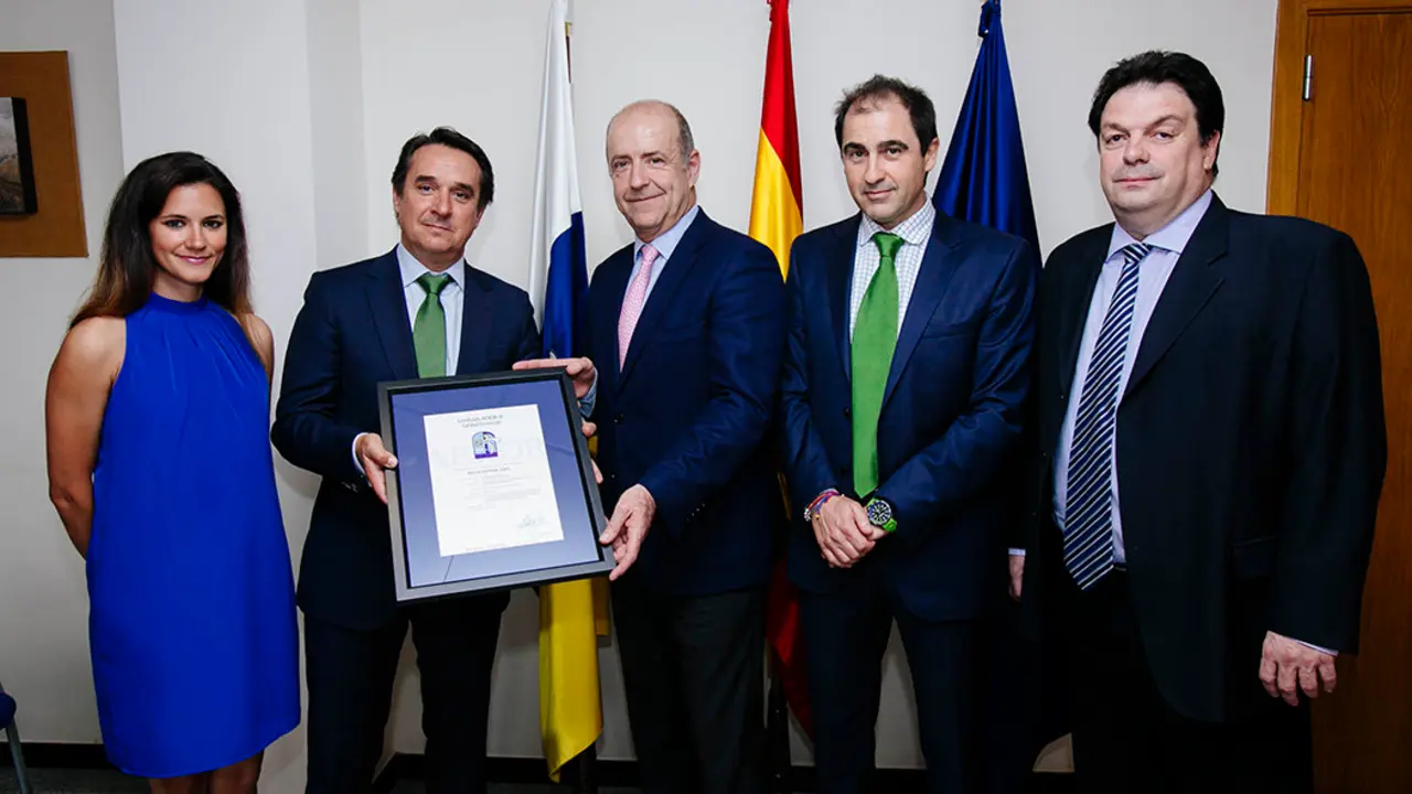 Entrega acreditaci&oacute;n 