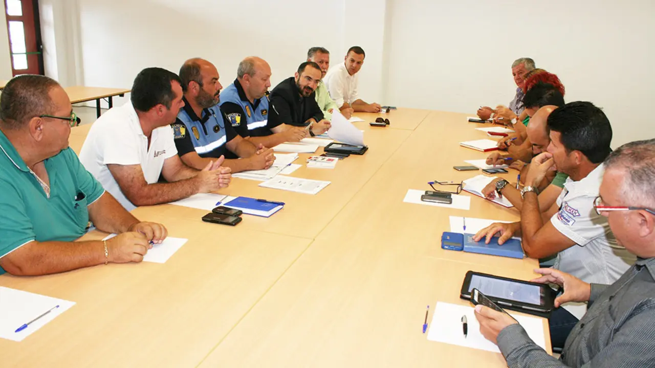 Reuni&oacute;n insular Intrusismo 3