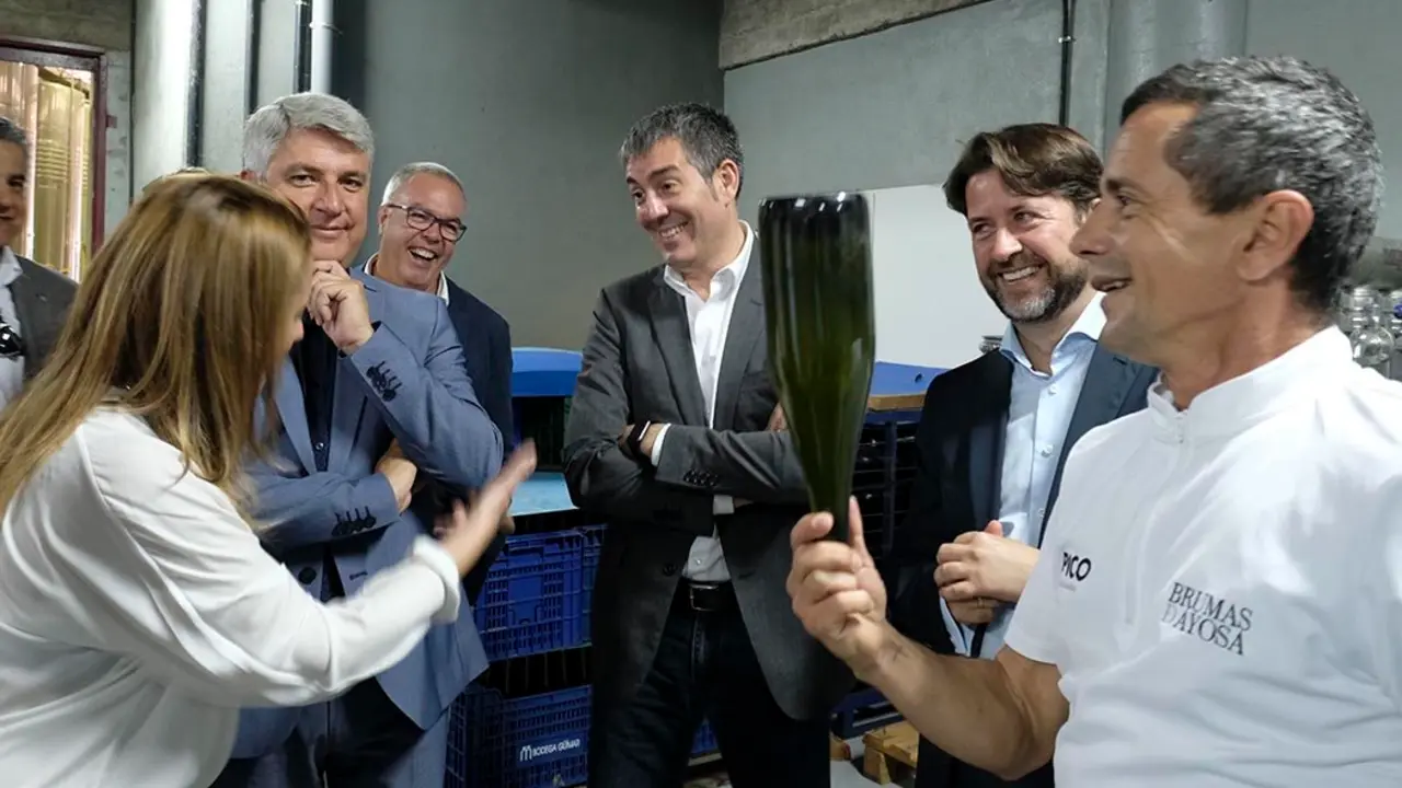 El Presidente D. Fernando Clavijo Batlle visita institucional al municipio de Arafo de Santa Cruz de Tenerife a 07 de Junio del  2016. (Foto: Manuel L&eacute;rida/Presidencia GobCan)Esta fotograf&iacute;a oficial del Gobierno de Canarias es solamente para uso editorial por medios de comunicaci&oacute;n. La fotograf&iacute;a no puede ser manipulada de ninguna manera y no se puede utilizar en materiales comerciales y/o pol&iacute;ticos, publicidad, correos electr&oacute;nicos, productos, promociones que de alguna manera pueda sugerir la aprobaci&oacute;n o respaldo del Presidente, o el Gobierno de Canarias.