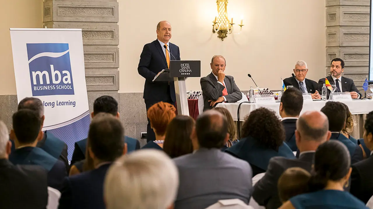 Las Palmas de Gran Canaria (25.06.16) El consejero de Econom&iacute;a, Industria, Comercio y Conocimiento del Gobierno de Canarias, Pedro Ortega, durate el acto de entrega de Orlas de  la XXX promoci&oacute;n de M&aacute;ster de la Escuela de Negocios MBA, de la cual es padrino. GOBCAN/Angel Medina G.