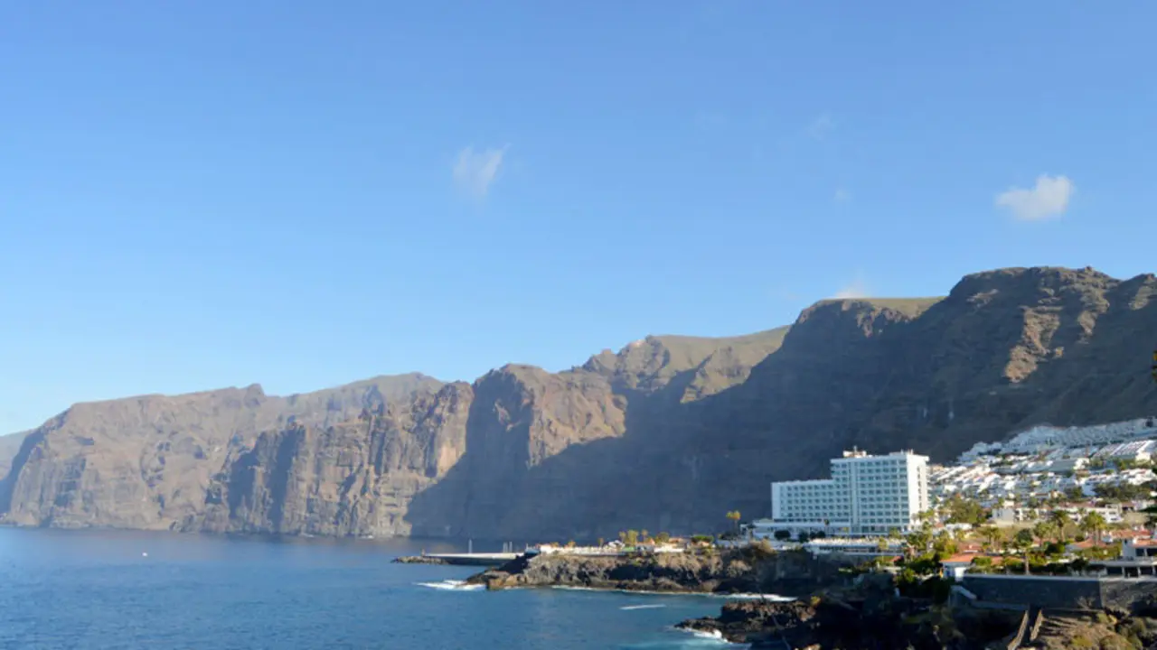 LOS GIGANTES 01