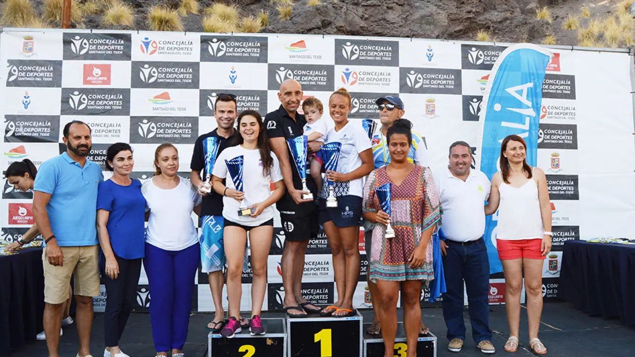 Foto podium masculino y femenino general