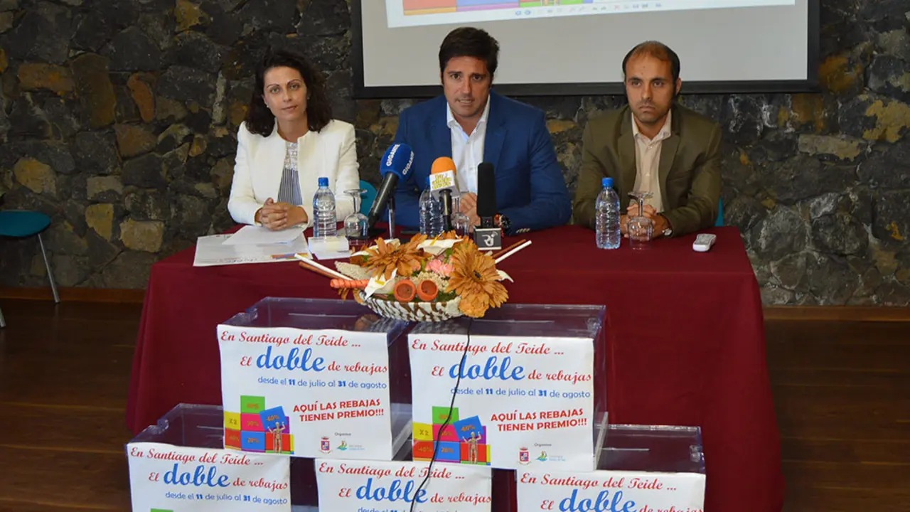 Foto presentaci&oacute;n campa&ntilde;a de rebajas de verano en Santiago del Teide