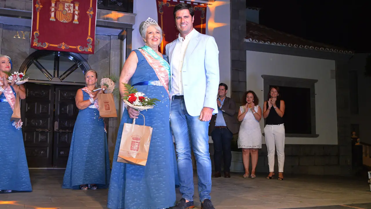 El Alcalde junto a la nueva Gran Dama de las fiestas