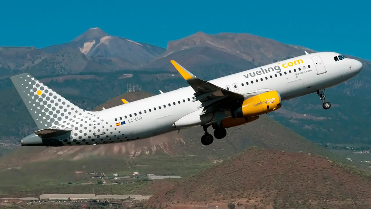 ec-luo-vueling-airbus-a320-232wl_PlanespottersNet_674735