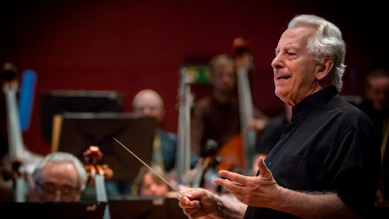 G&uuml;nther Herbig dirige a la OFGC, Foto C&eacute;sar Russ
