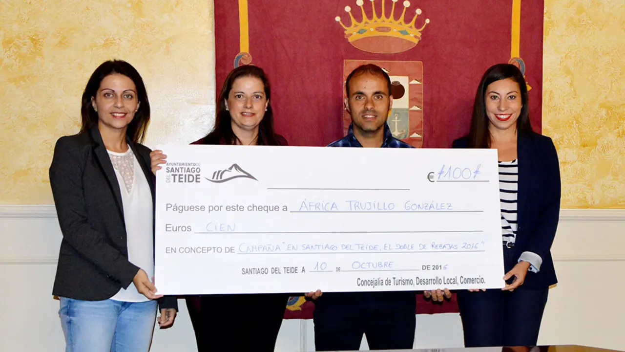 Foto momento entrega del premio