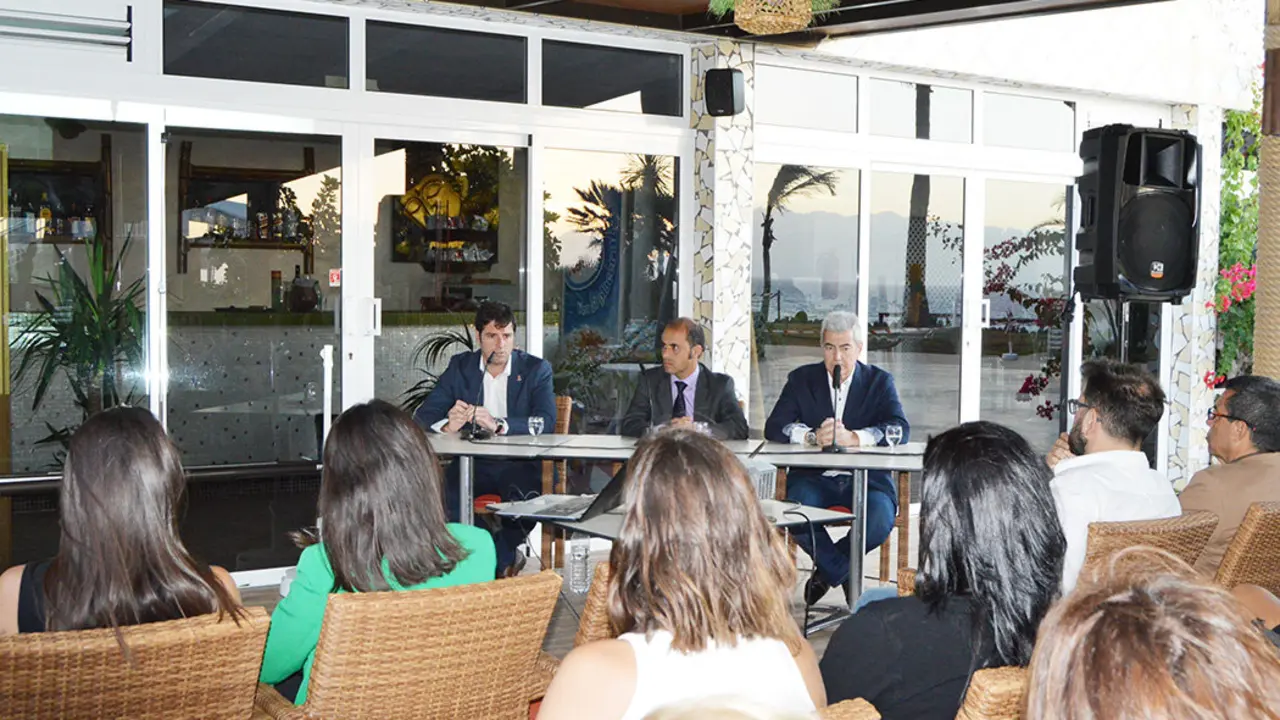 Foto del Alcalde participando en las jornadas