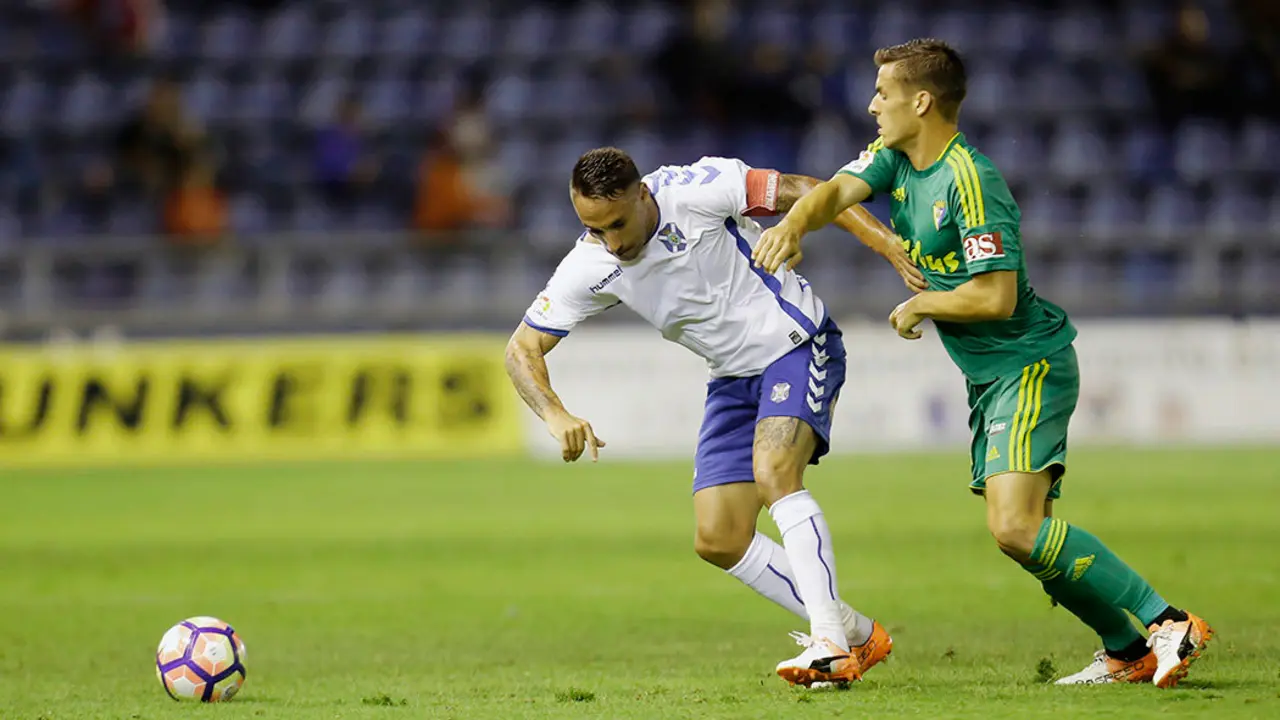 ESTADIO HELIODORO RODRIGUEZ LOPEZ. PARTIDO TENERIFE-CADIZ/SANTIAGO FERRERO