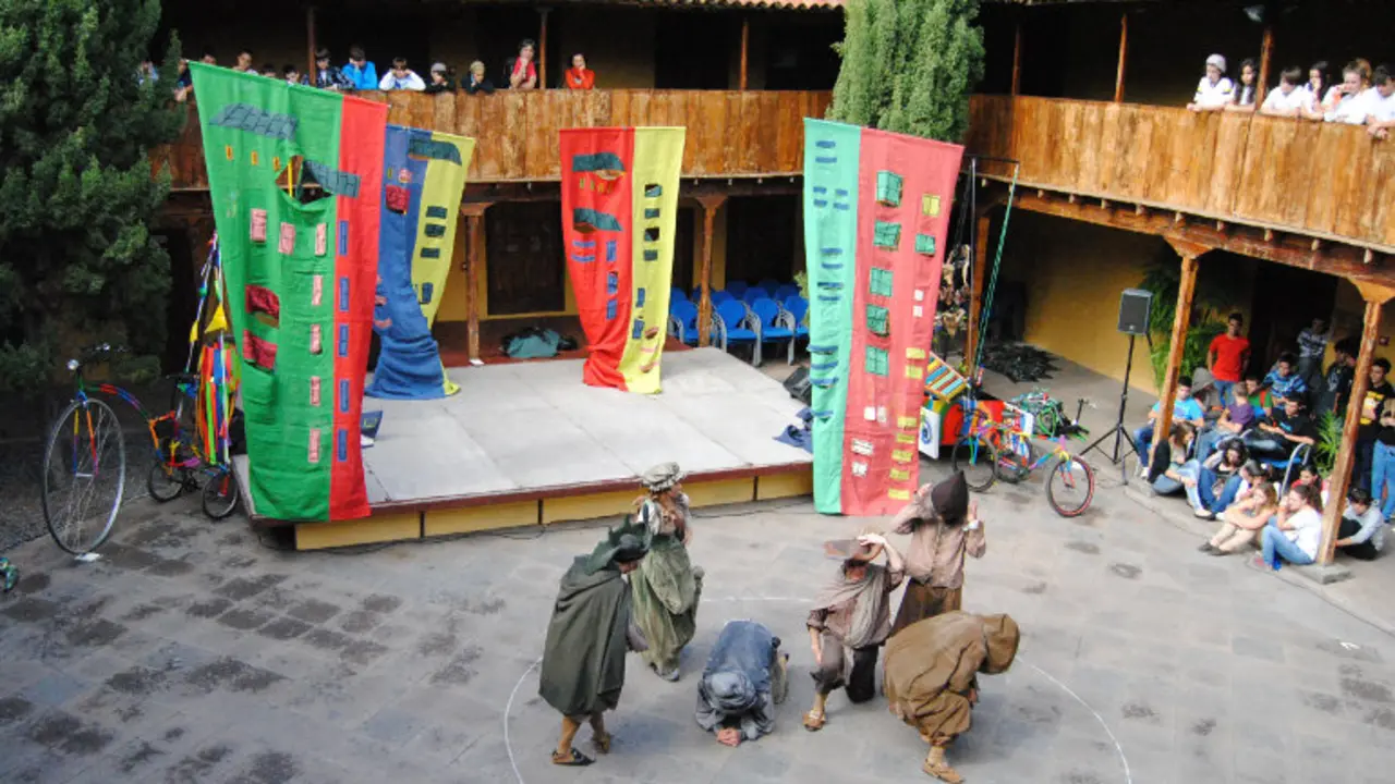 Imagen del grupo Medio Almud Teatro