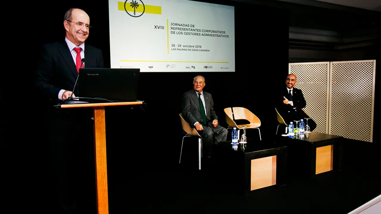 El consejero de Econom&iacute;a durante las Jornadas de Representantes Corporaios de los Gestores Administrativos