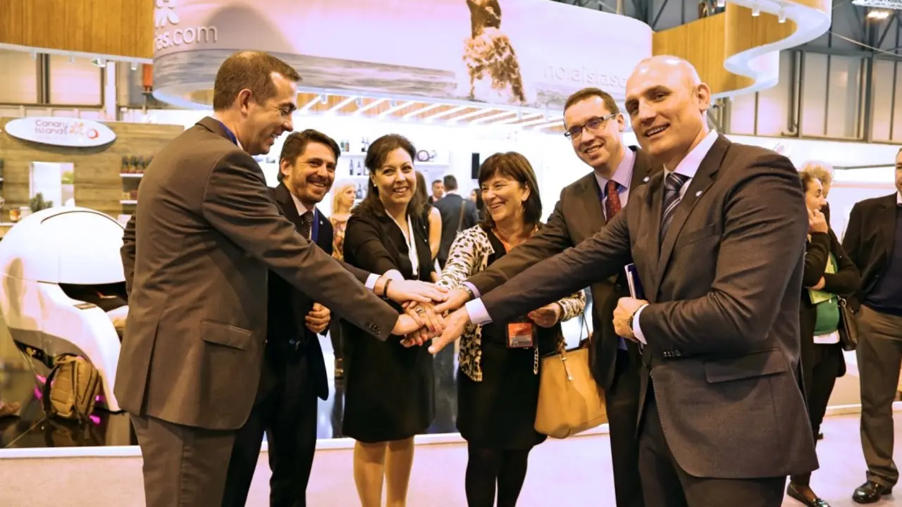 160120_fitur_ashotel01_Fotor